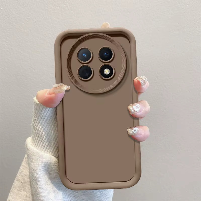 Stoßfeste Schutzhülle für Huawei nova Y91 in Schwarz mit matter Rückseite und angenehmem Hautgefühl - Bild 2