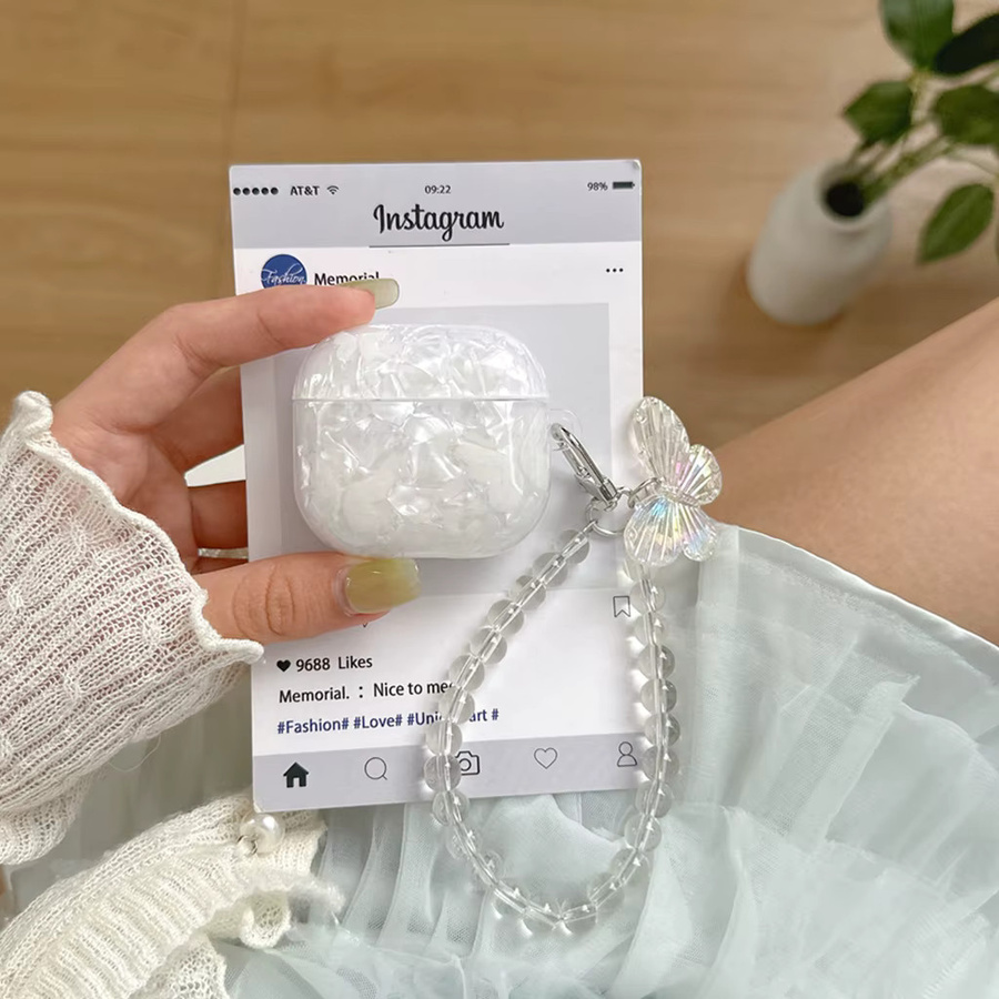 Apple AirPods Schutzhülle mit glänzendem Muschelmuster und weißer Schmetterlingsperlenkette für AirPods 1, 2, 3, 4 und Pro 2 - Bild 3