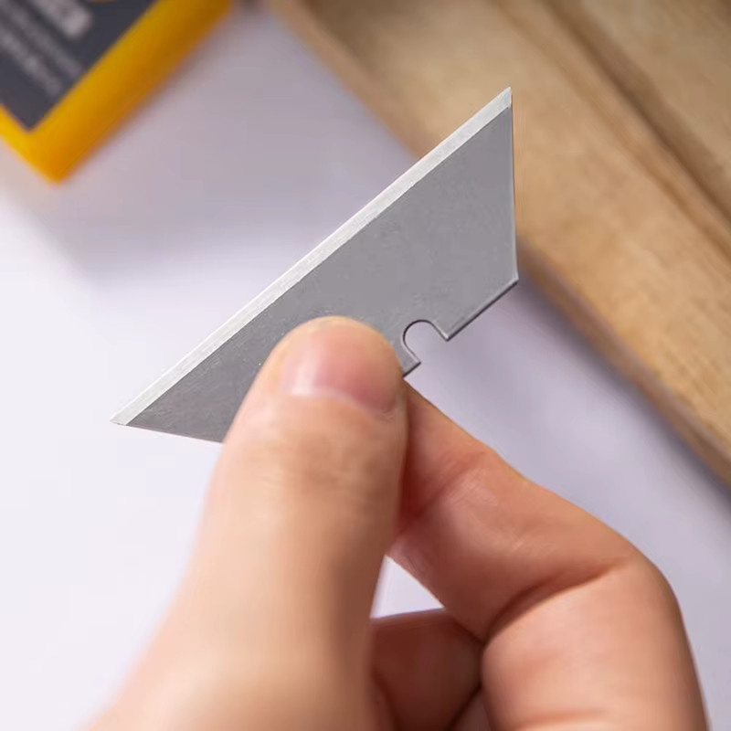 Deli Ersatzklingen für Cuttermesser aus gehärtetem Stahl in Silber mit Kunststoffetui - Bild 4
