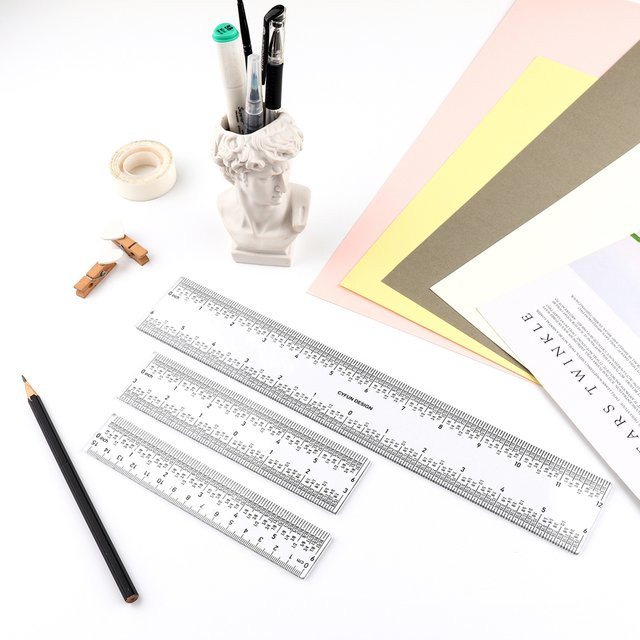 Transparentes Acryl-Lineal als Bastelwerkzeug für DIY-Projekte und Kartenherstellung - Bild 1