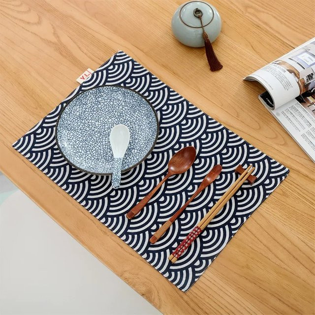 VIKAMA Tischset-Set aus Baumwolle mit Muscheldruck in Blau, schmutzabweisend und orientalisch im japanischen Design - Bild 1