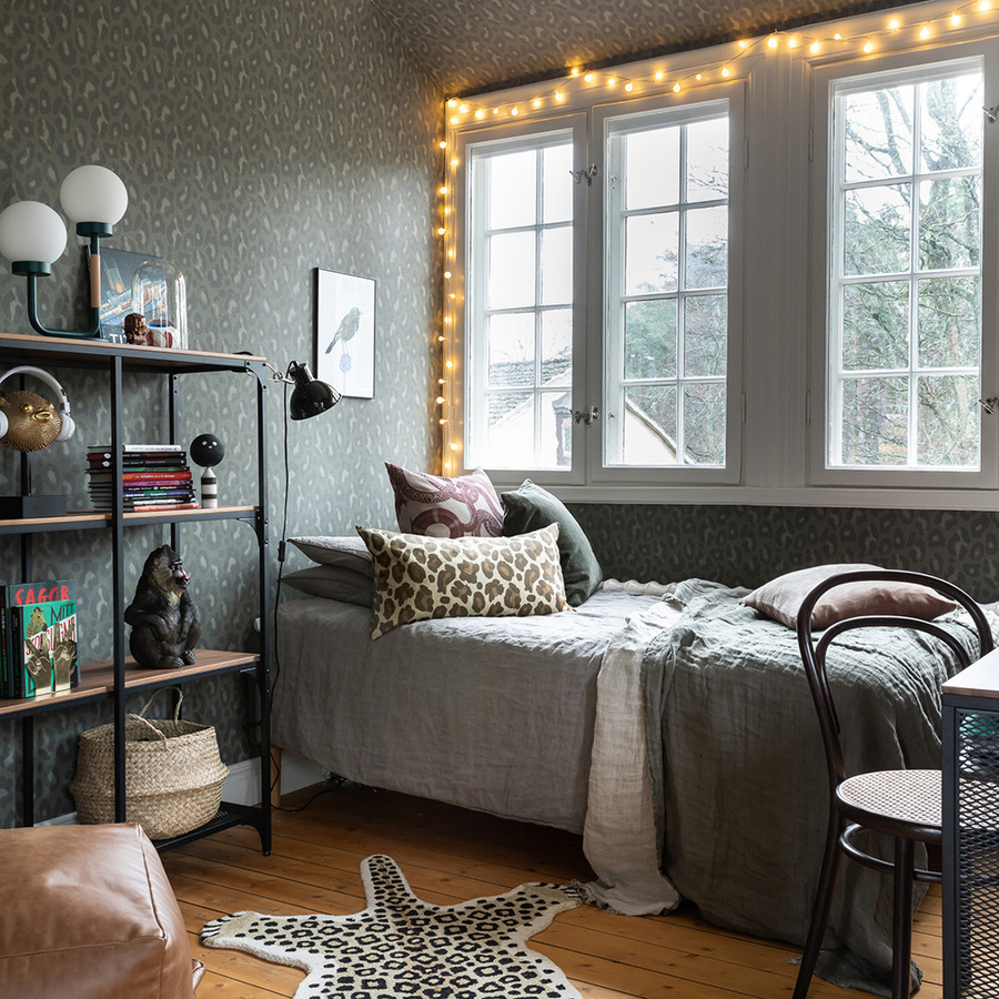 Studio Lisa Bengtsson Tapete This is it Green mit Tiermotiv im skandinavischen Design aus Vlies - Bild 1