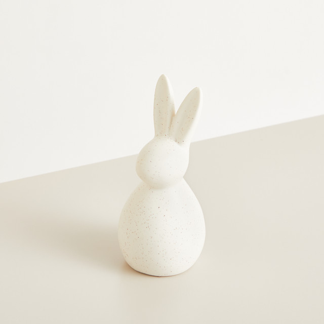 Große Keramik-Deko Hase von BLUME2000 in Weiß und Beige gesprenkelt für deine Osterdeko - Bild 1