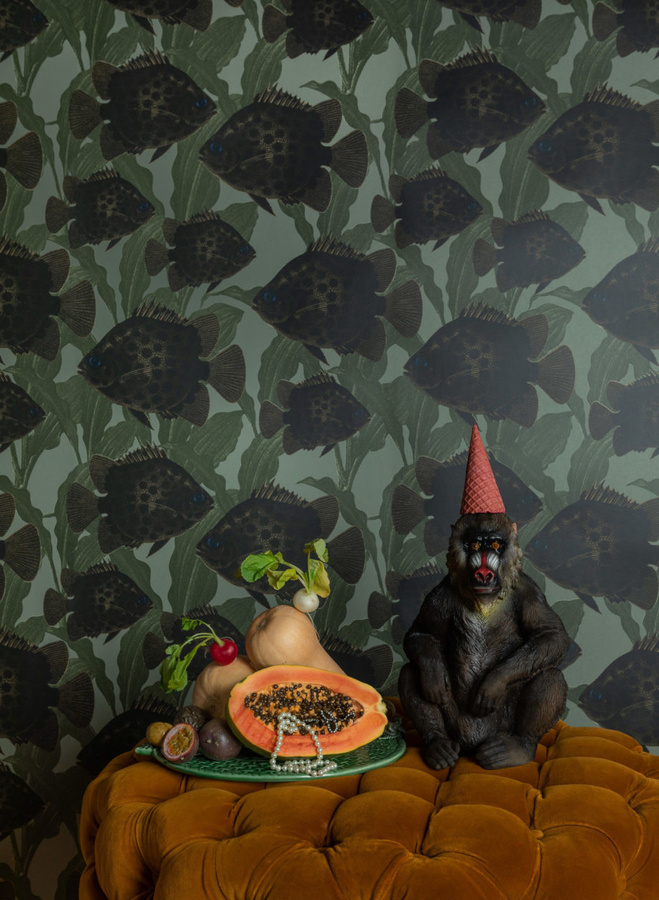 Studio Lisa Bengtsson Tapete Hakan in Green mit Tiermotiven im skandinavischen Design - Bild 1