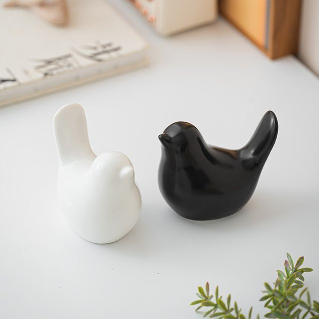Moderne Keramik Vogel Figuren in Schwarz als dekorative Ornamente für deine Tischdekoration oder Hochzeit - Bild 1