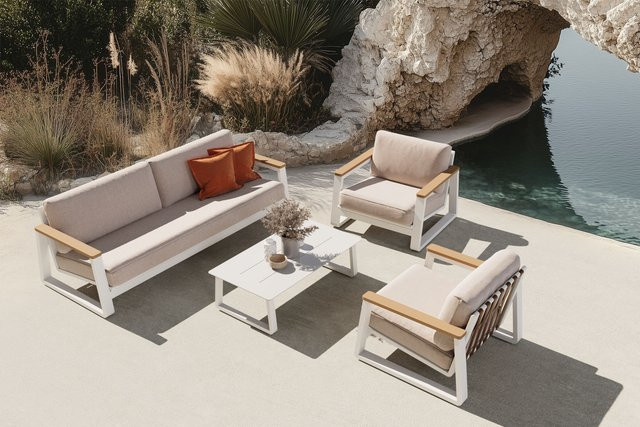 OUTFLEXX Loungegarnitur 4-teilig in Beige und Weiß mit Aluminiumgestell und Holzimitat, bestehend aus Dreisitzer Sofa, Einzelsesseln und Teetisch, inklusive UV-beständiger Kissen - Bild 1