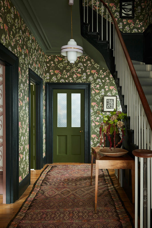 Little Greene Tapete Aderyn in Olive mit floralem Tier- und Pflanzenmotiv, Vlies-Tapete, Mehrfarbig - Bild 2