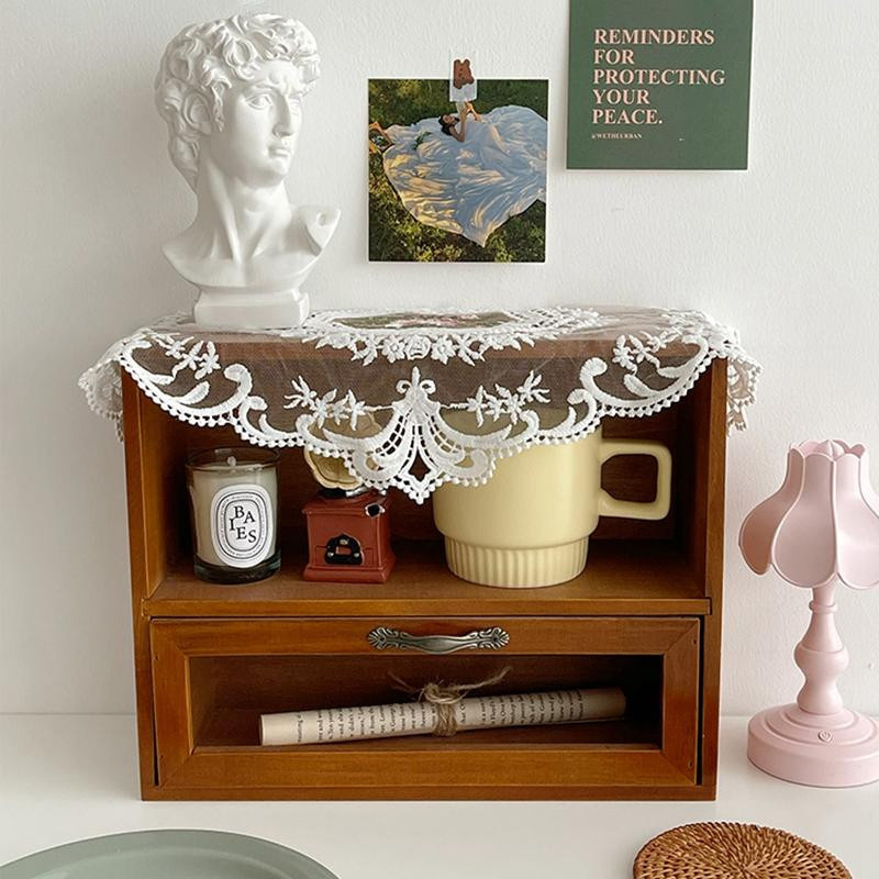 Vintage Tischdecke mit Spitze und Stickerei im nordischen Stil von Yiran Furniture in Weiß - Bild 2