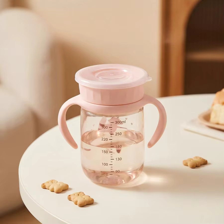 Baby-Lerntrinkbecher mit 360-Grad-Auslauf, Griff und Deckel aus Polypropylen, 300 ml, mit Skala in Grün oder Pink - Bild 2
