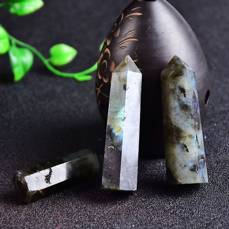 RYCRYSTAL Labradorit Quarz Obelisk in Blau, sechseckiges Prisma als Heilstein für DIY-Projekte und Dekoration, Höhe: 5-8 cm - Bild 6