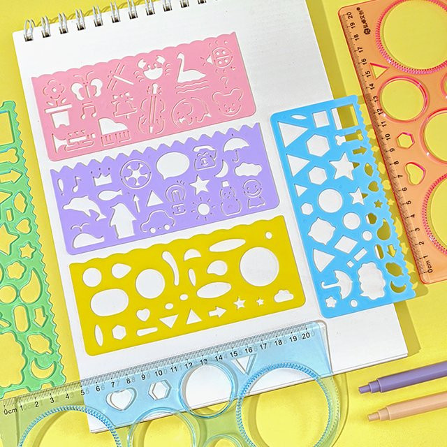 7-teiliges multifunktionales Lineal-Set aus Kunststoff in Multicolor für Schüler und handgeschriebene Berichte - Bild 1