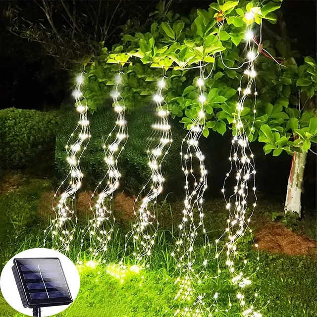 Solar-Lichterkette für den Außenbereich mit Warmweißem LED-Wasserfall-Effekt und Dämmerungssensor - Bild 1