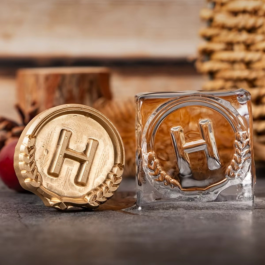 Personalisierter Eiswürfel-Stempel mit eigenem Logo und Design in Gold für Cocktails, Whiskey und Mojito - Bild 3