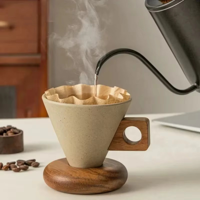 JUSTINLAU Keramik-Kaffeetasse mit Holzsockel und Griff in Beige, Retro-Design aus Keramik und Holz - Bild 4