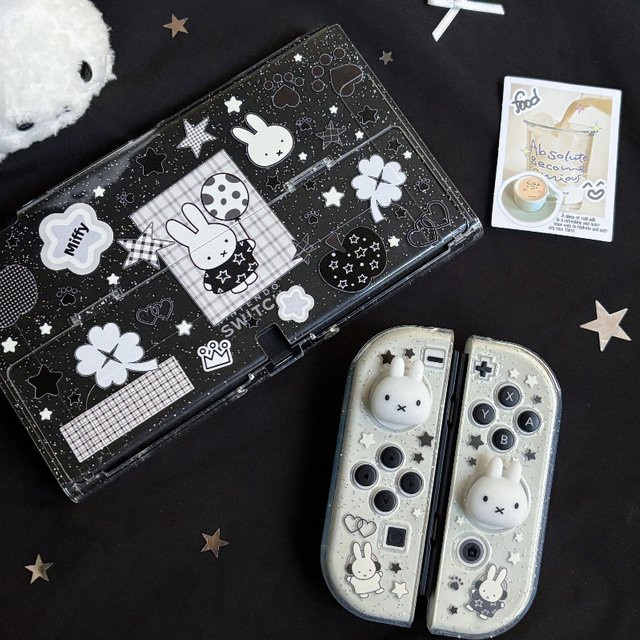 Miffy Co-Branded Nintendo Switch OLED und Switch Lite Schutzhülle mit Glitzer-Griffabdeckung in Transparent Schwarz Weiß - Bild 1