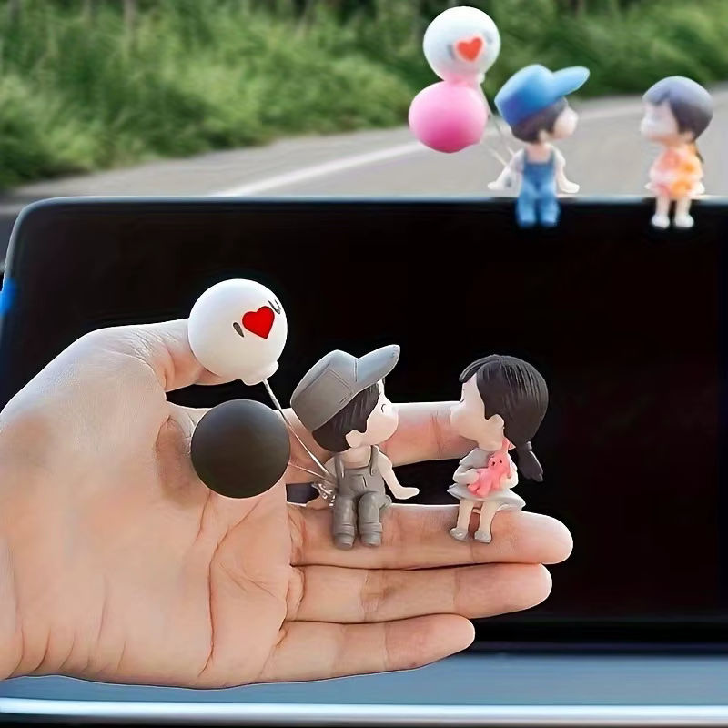 Niedliche Cartoon Paar Action Figuren als Autodekoration aus Kunststoff, mehrfarbig - Bild 2