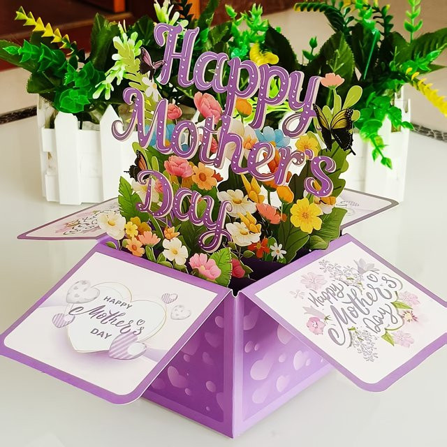 3D-Popup-Grußkarte zum Muttertag in Lila mit Blumenmuster und Umschlag - Bild 1