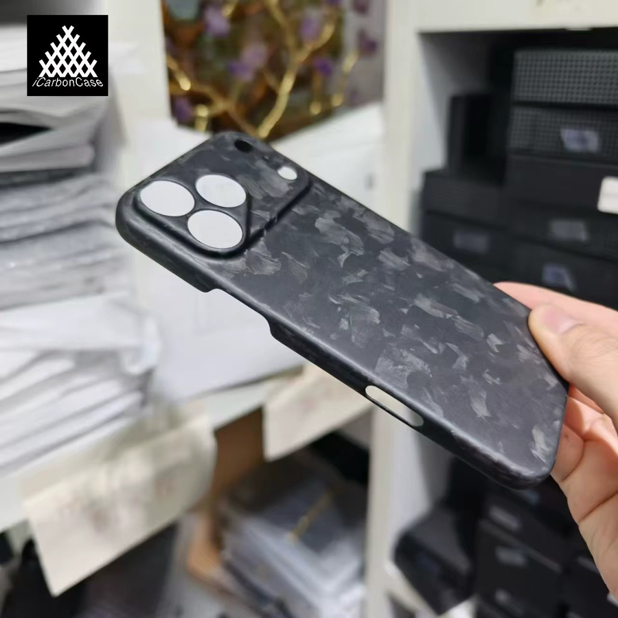 Premium Kohlefaser-Hülle für iPhone 17 Pro Max in Mattschwarz, echt geschmiedete ultraleichte Schutzhülle - Bild 3