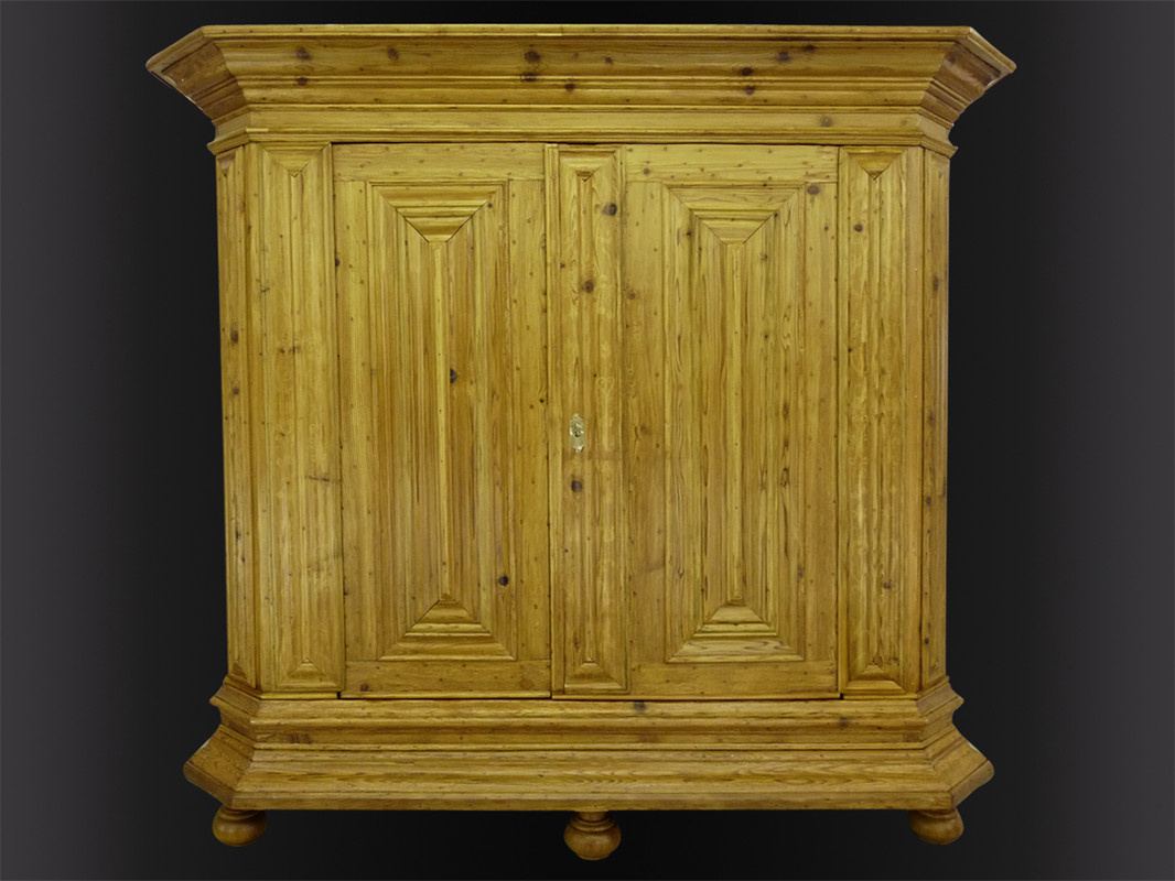 Antikhof Brück Frankfurter Wellenschrank Barock aus Weichholz in Braun, B/T/H: 228 x 74 x 206 cm - Bild 1