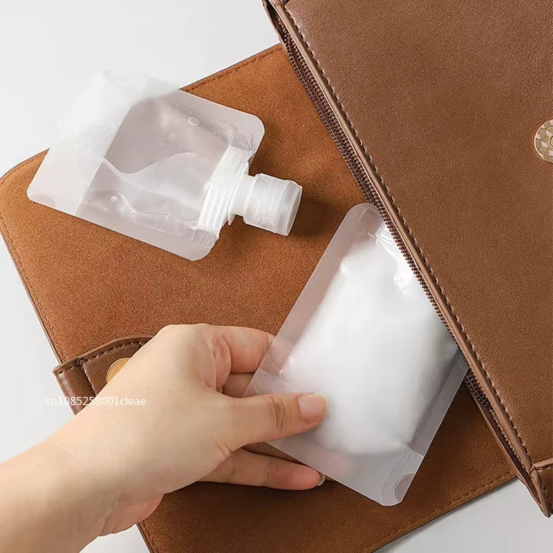 Nachfüllbare Reise-Kosmetikbeutel für Flüssigkeiten in transparent, verschiedene Füllmengen von 30 ml bis 100 ml - Bild 2