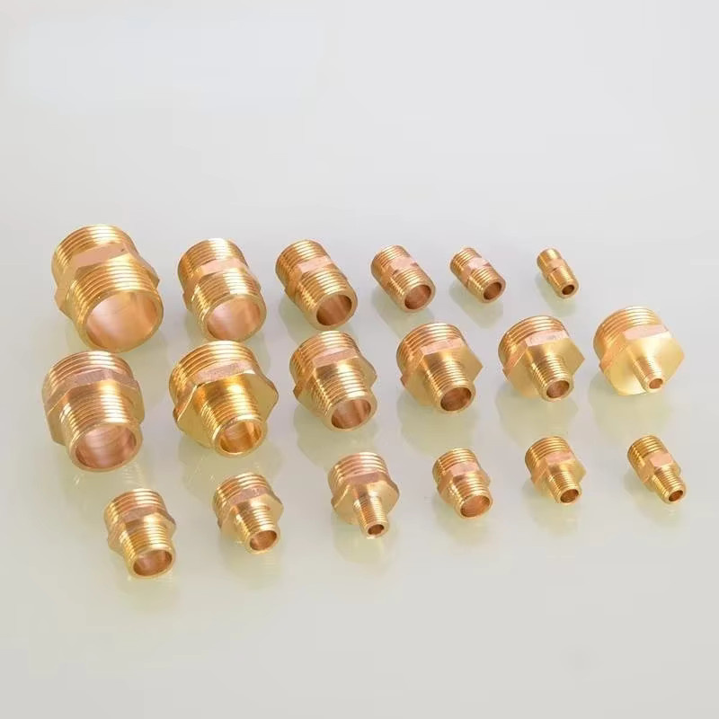 Reduzierter Wasserhahn-Adapter aus Messing in gebürstetem Gold für 1/2 bis 3/4 Zoll Anschluss - Bild 2