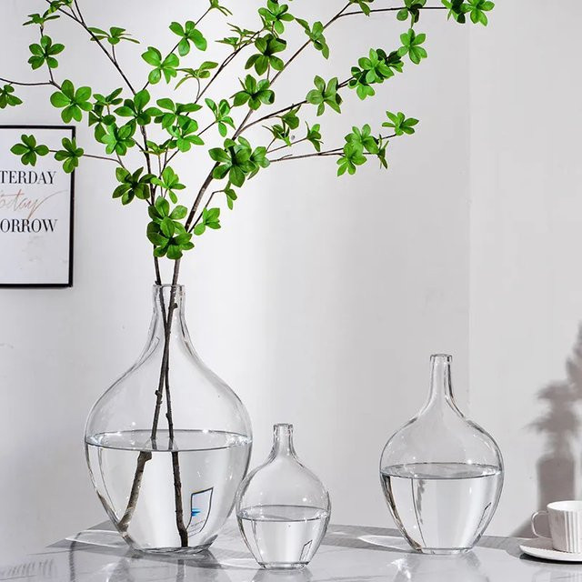 Japanische Glasvase im minimalistischen Design mit bauchiger Form für Wohnzimmer und Hochzeitsdekoration in Transparent oder Grau - Bild 1