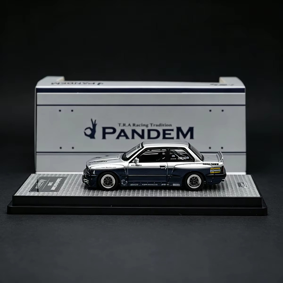 INNO64 BMW 3er Serie E30 Pandem V1.5 Widebody, Druckguss-Modellauto, 1:64, Silber/Blau - Bild 2