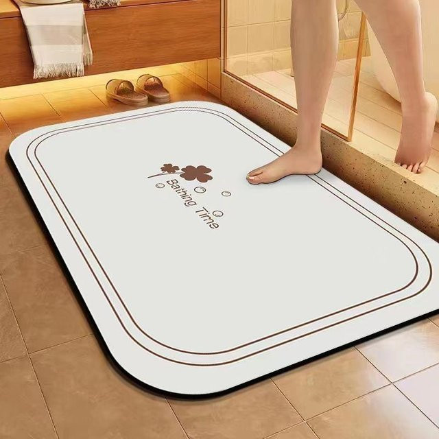 Rutschfeste und schnelltrocknende Badematte mit Vierblättrigem Kleeblatt von Yiran Furniture, Farbe: Weiß, B/T: 60 x 40 cm - Bild 1
