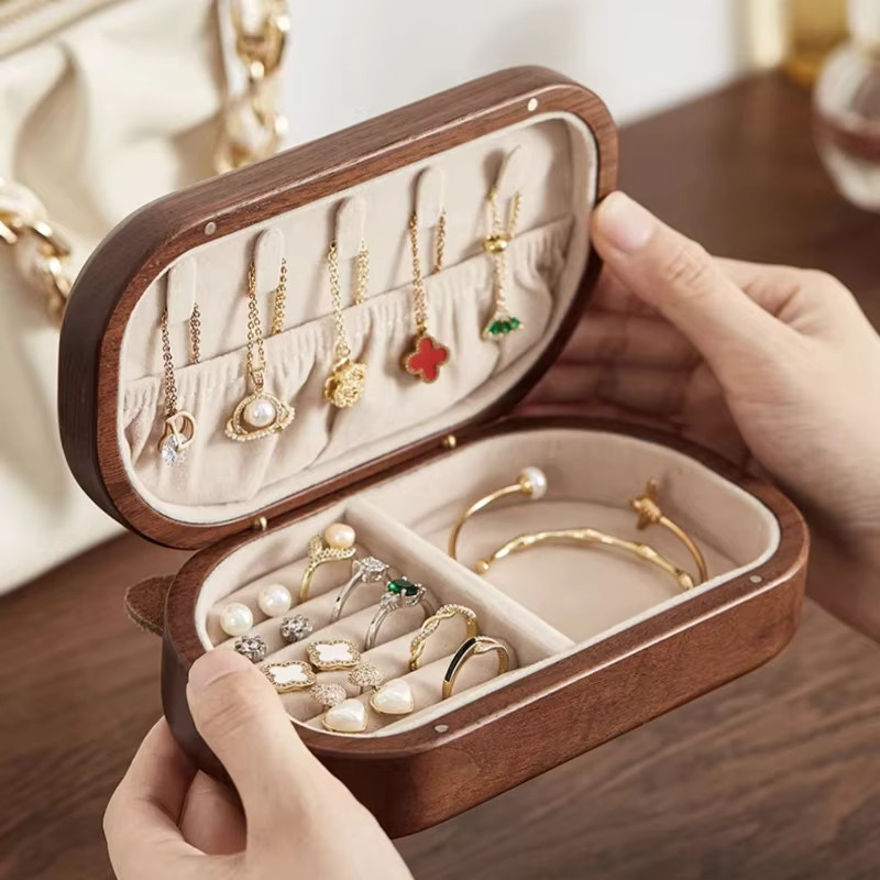 PGY Schmuckbox aus Massivholz in Bärenform, braun, Organizer für Ringe und Halsketten - Bild 3
