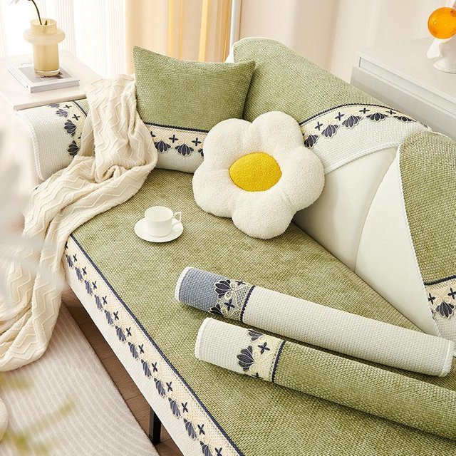 Luxuriöser Chenille Sofabezug mit Stickerei in Grün, quadratisch, B/T/H: 70 x 70 x 0 cm - Bild 1