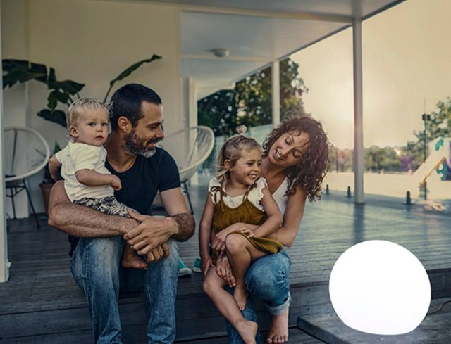 LED Lichtkugel Sphere in Weiß, dimmbar mit Fernbedienung und Dämmerungssensor, wetterfest IP68 für Garten und Pool, Durchmesser: 50 cm - Bild 1