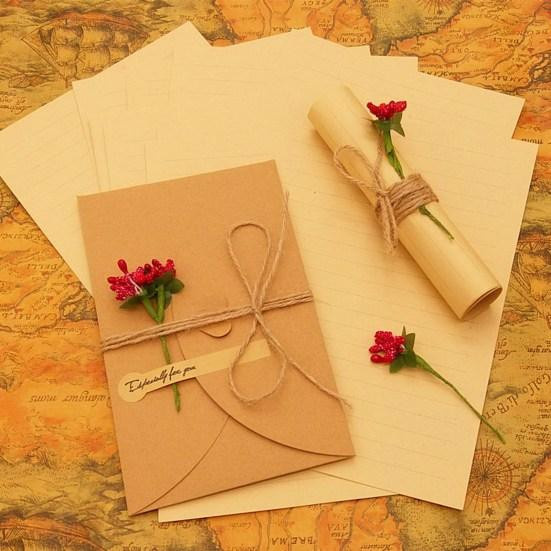 Amusedly Briefpapier und Umschlag Set im romantischen Vintage Stil mit Blumendekoration in Beige - Bild 2
