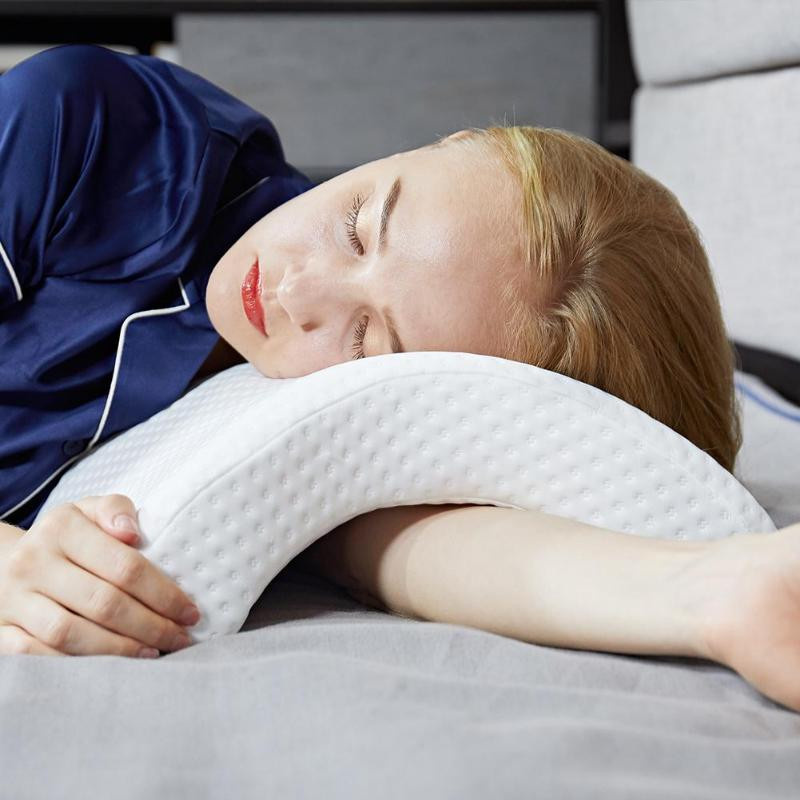 Yiran Furniture U-förmiges orthopädisches Memory-Schaum Kissen aus Eisseide für Seitenschläfer und Reisen - Bild 2