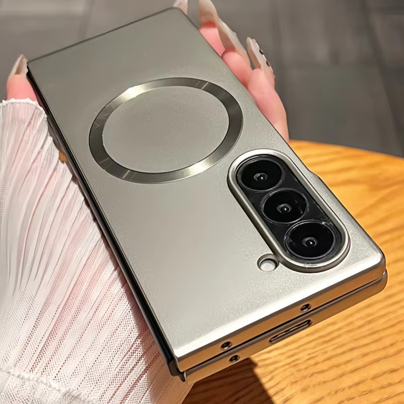 Magnetische Schutzhülle mit MagSafe und Objektivschutz für Samsung Galaxy Z Fold (Modelle 2024-2026) in Silber mit Metall-Lackierung und Glanzeffekt - Bild 3