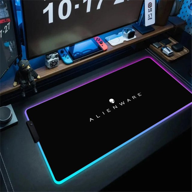 Potdemiel RGB Gaming Mauspad mit LED-Beleuchtung und Anime-Design für Laptops und Tastaturen - Bild 1