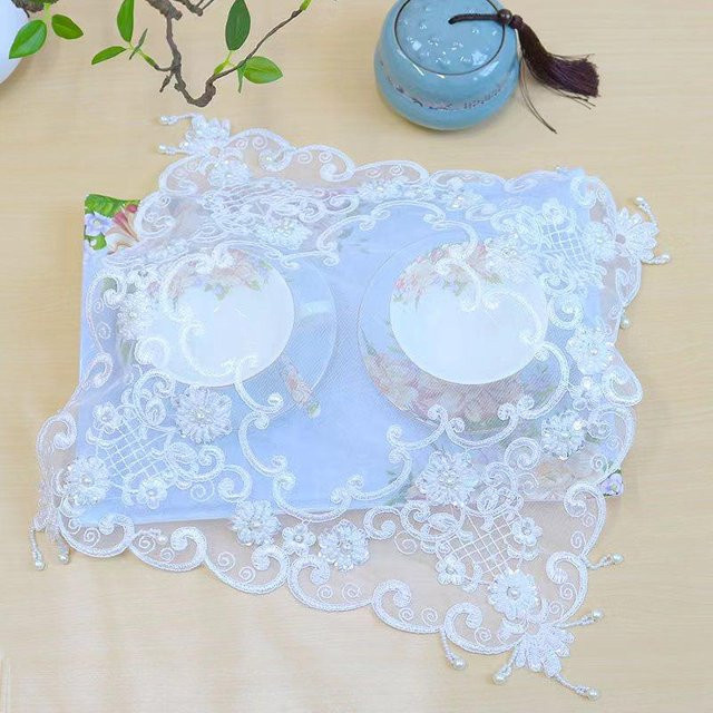 Yiran Furniture Tischdecke mit Perlenblumen-Stickerei in Weiß, quadratisch, Breite: 38 cm - Bild 1