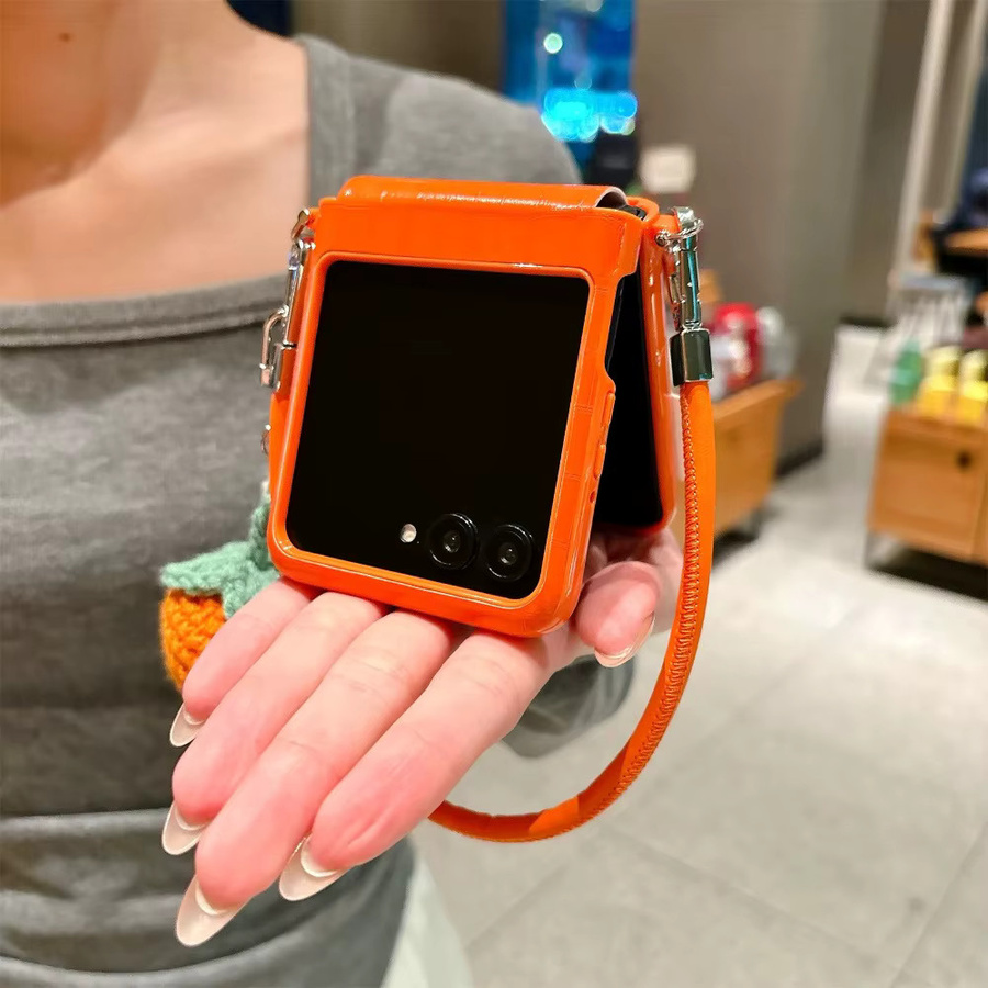 Motorola Razr 70 60 50 Ultra Schutzhülle mit Krokodilleder-Muster und Armband in Orange - Bild 3