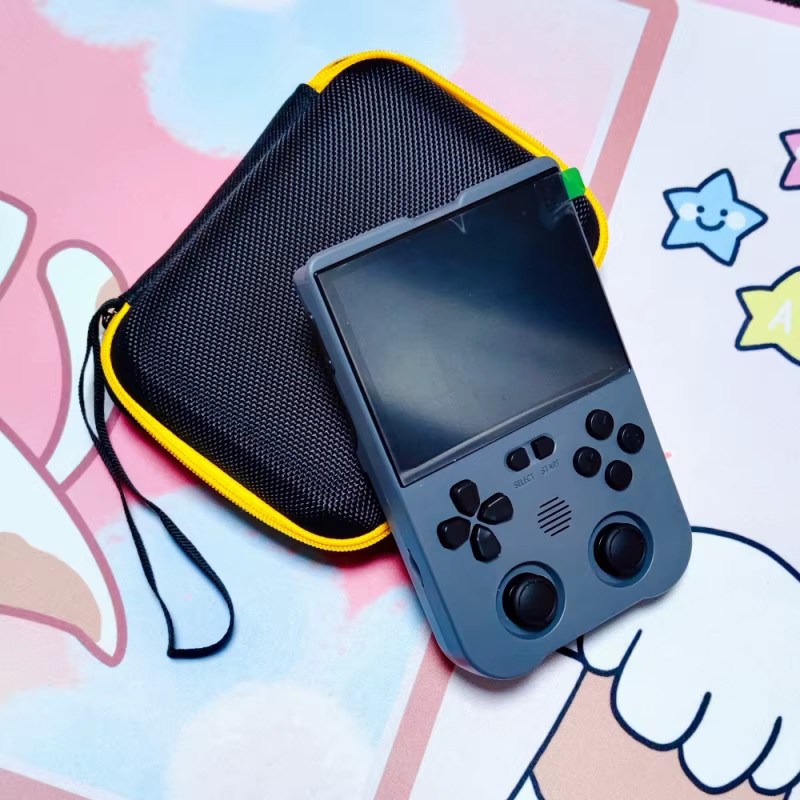 haolonggcp EVA Hard Case XU10 Tragbare Spielkonsolentasche für R36S Handheld Game Player Schutzhülle in Schwarz mit Handschlaufe - Bild 2