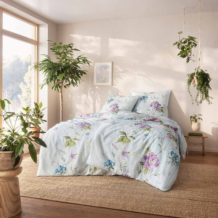Estella Bio Mako Satin Bettwäsche Filipa Jade Blüten Anemonen Lila Blau, B/H: 155 x 220 cm mit Kissen 80 x 80 cm - Bild 1