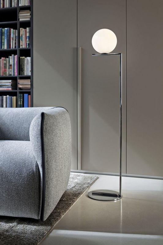 Flos IC F Stehleuchte in Silber aus verchromtem Stahl mit Opalglas und dimmbarer Leuchte - Bild 2