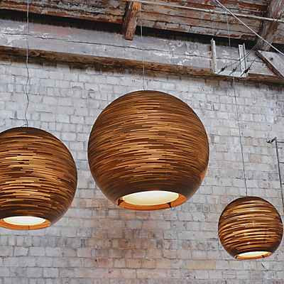 Graypants Scraplights Arcturus Pendelleuchte in Natur und Grau aus Holz - Bild 1