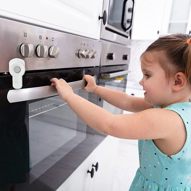 Baby-Sicherheits-Ofenschloss in Weiß zur Sicherung von Ofentüren - Bild 1