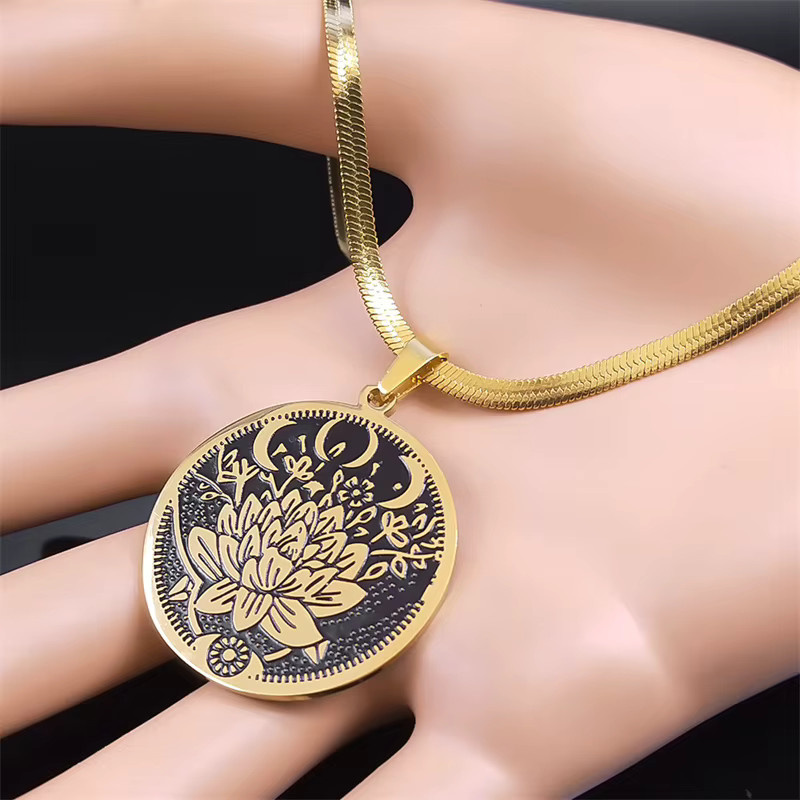 AFAWA Halskette Triple Moon Göttin mit Lotusblume, Edelstahl, Gold, Unisex - Bild 3