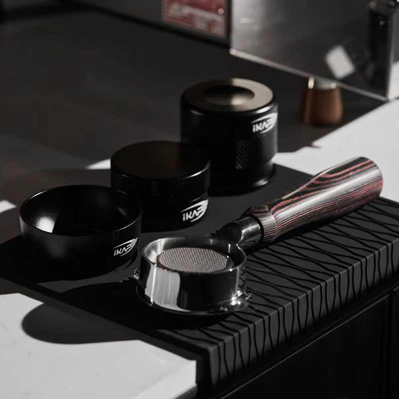 IKAPE Espresso-Manipulationsmatte aus Silikon in Schwarz für deine Tamp-Station - Bild 4
