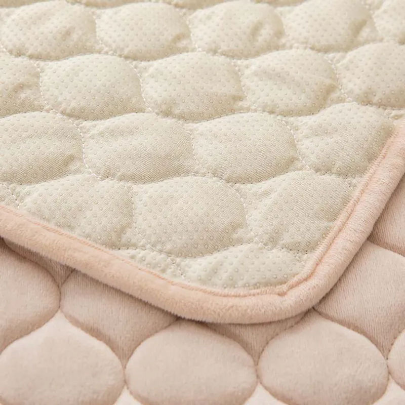 Rutschfester und superweicher Sofabezug aus Plüschsamt in Beige, gesteppter Möbelschutz für dein Sofa, Breite: 70 cm, Tiefe: 180 cm - Bild 3