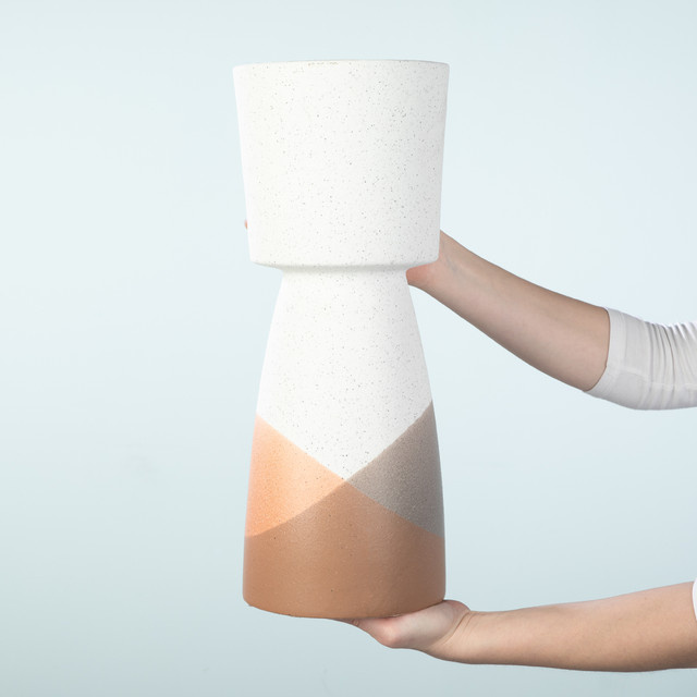 Keramik Übertopf mit Sockel von BLUME2000 in Beige, Braun und Grau, modern für den Tisch, Höhe: 15 cm - Bild 1