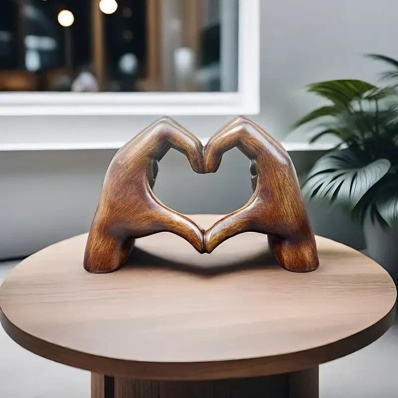 Abstrakte Hand-Skulptur Yiran Furniture aus Harz als Liebesgeste für die Dekoration von Hochzeit und Schreibtisch in Schwarz, Gold oder Braun - Bild 4