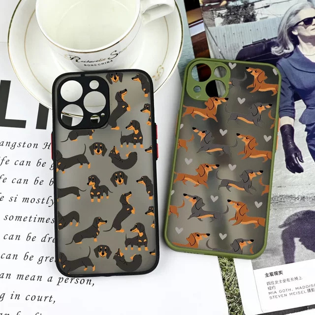 Handyhülle mit Dackel und Bulldogge Design für iPhone Modelle, Hard Cover Schutzcase im Cartoon-Stil, Mehrfarbig - Bild 1
