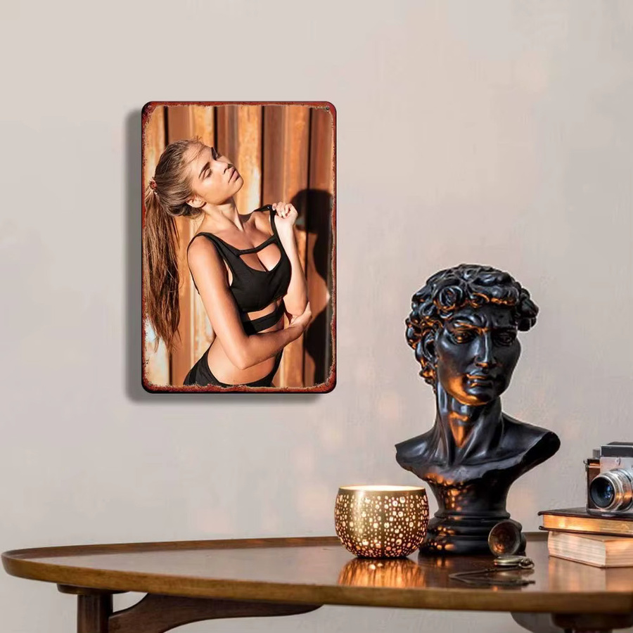 HELLOYOUNG Vintage Metall Blechschild mit Frauenporträt in Weiß und Multicolour, Rechteckige Wandkunst für Schlafzimmer, Bar oder Garage, Breite: 30 cm, Höhe: 20 cm - Bild 5