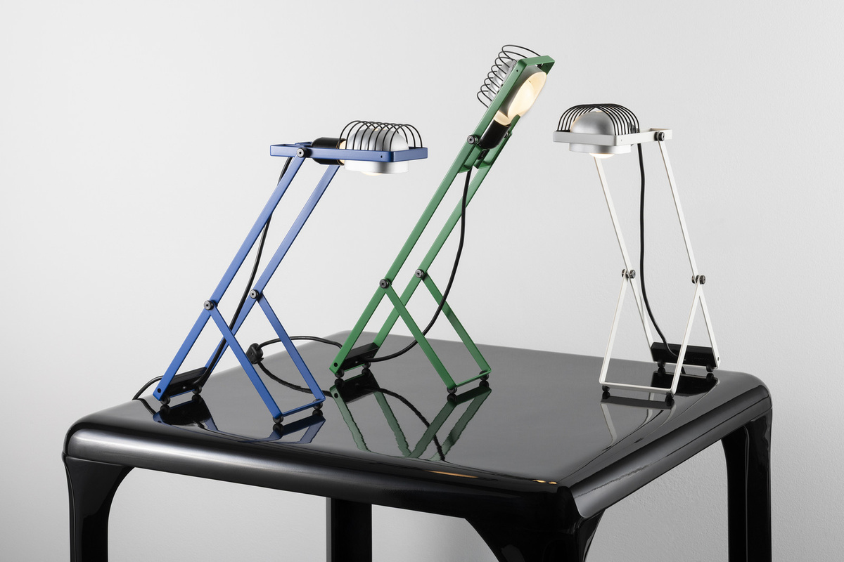 Artemide Sintesi Schreibtischleuchte in Blau mit höhenverstellbarem LED-Leuchtmittel - Bild 4